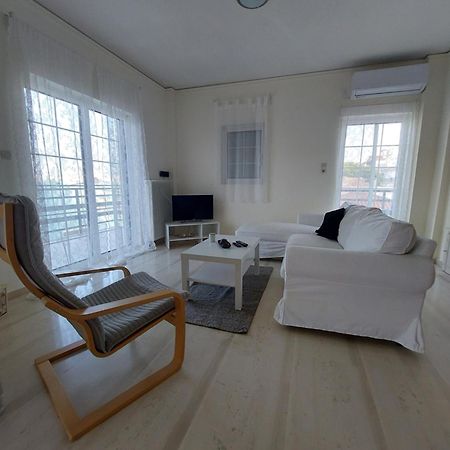 Eleni'S Seafront Apartment Луца Экстерьер фото