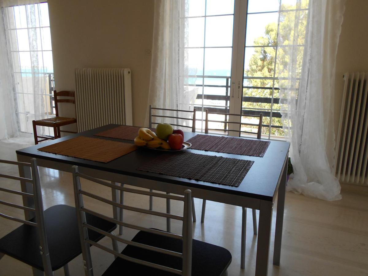 Eleni'S Seafront Apartment Луца Экстерьер фото